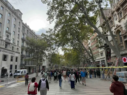 Barcelona’s Plan to Close 10,000 Tourist Apartments Sparks Employment Fears