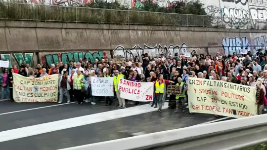 Barcelona Protesters Block Highway Over Doctor Crisis
