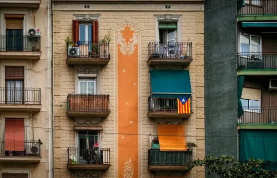 Can You Hang a Flag in Barcelona? Legal Experts Explain Balcony Dispute Rules