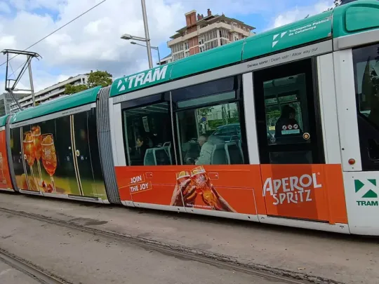 Barcelona Ombudsman Demands City-Wide Alcohol Ad Ban