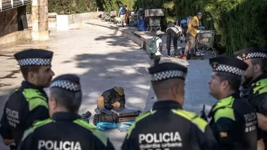 Police Clear 30 From Barcelona’s Joan Miró Park