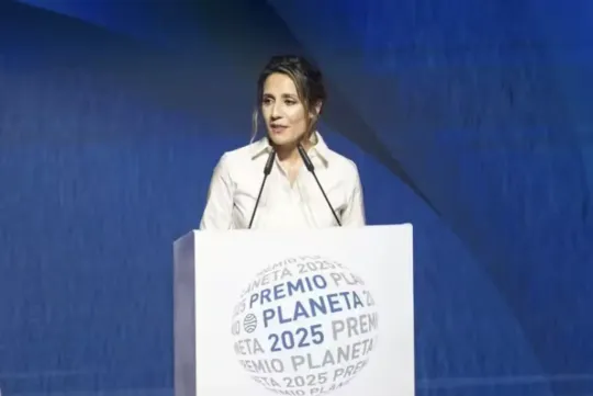 Ángela Banzas Finalist for Planeta Prize with ‘Cuando el viento hable’