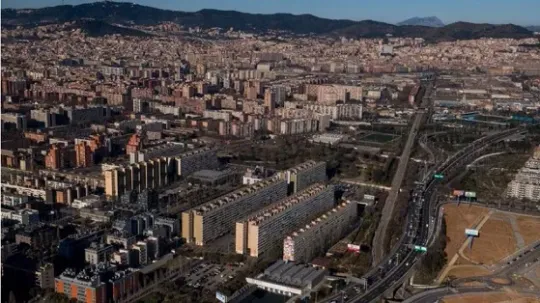 Police shut down La Mina drug den with three fake guns