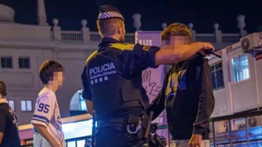 Barcelona targets knife crime in gang hotspots
