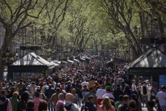 Catalonia saw 100,000 fewer tourists in August than 2024