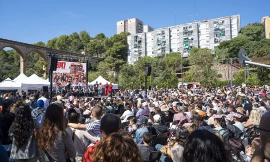 Barcelona recreates historic bus ‘hijacking’ during La Mercè celebrations