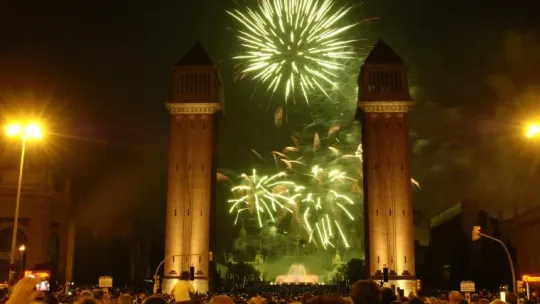 110,000 gather for La Mercè’s Piromusical with Estopa and Montjuïc fountain show