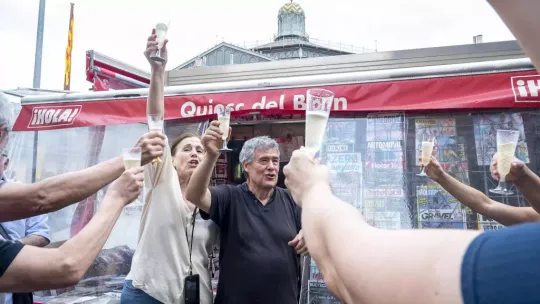 El Born bids farewell to Juan Viso, the newspaper seller who became part of the neighbourhood’s identity