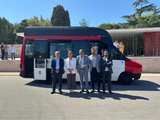 TMB presents hydrogen-powered minibus prototype developed in Sant Boi