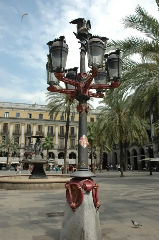 Gaudí’s hidden gem: the lampposts of Plaça Reial