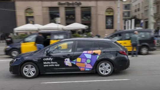 Cabify Adds €1 Tourist Surcharge for Barcelona Rides
