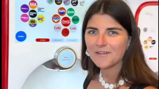 Catalan TikToker Shows US vs European Fanta Colour Difference