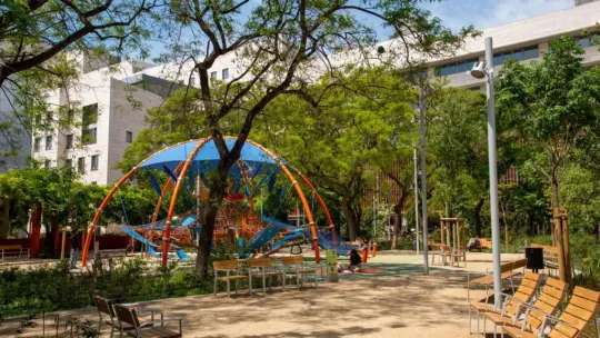 L’Illa Diagonal marks end of refurbishment with three days of public celebrations