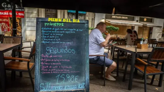 Barcelona Restaurant Prices Rise as Average Menu Costs Reach €14 with Beer at €2.40