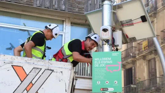 Barcelona installs smart sensors in playgrounds to adapt play to climate and urban space