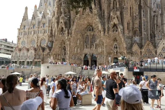 Works to build a large square in front of the Sagrada Família will begin on 16 September