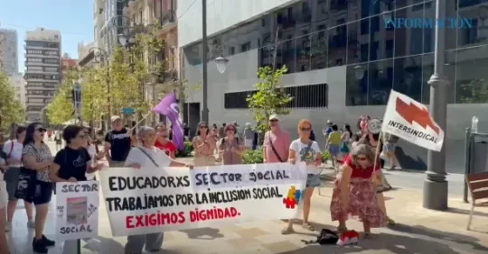 Social workers protest in Barcelona to demand fair pay and recognition
