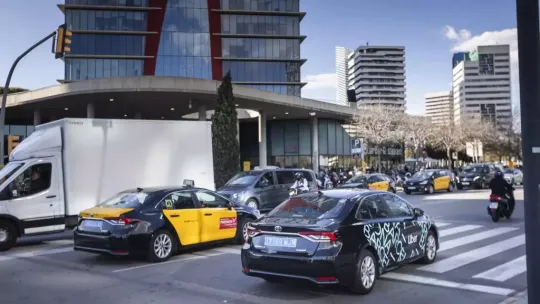 What will change between taxis and Uber under Catalonia’s new law?