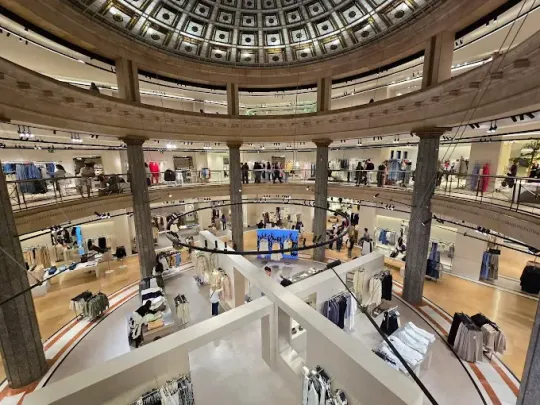 Zara wants to nearly double Plaça Catalunya store to 6,500 sqm