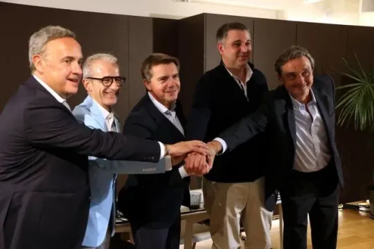 Barcelona restaurants unite against terrace smoking ban