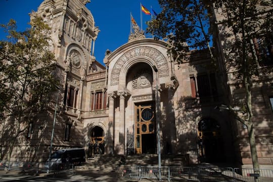 A Mossos d'Esquadra police car outside a courthouse in Catalonia.