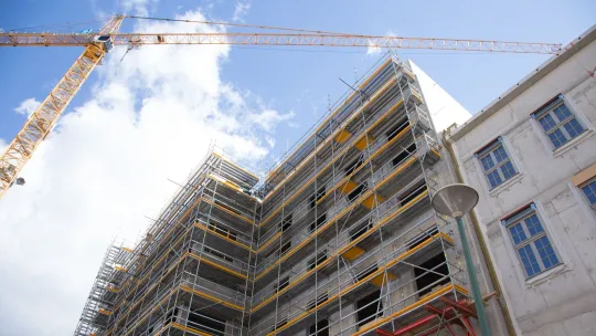 Barcelona Defends 30% Housing Law Amid Scrutiny