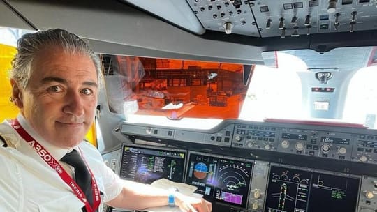 Barcelona Pilot Ramon Vallès Shares Aviation Life in New Book