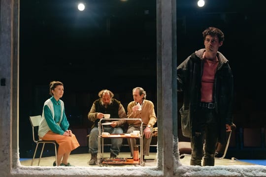 Stage production of 'The Son' by Jon Fosse at Teatre Lliure, showing actors on a minimalist set.