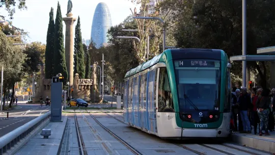 Bcomú Urges Collboni to Guarantee Tram & Besòs Funding