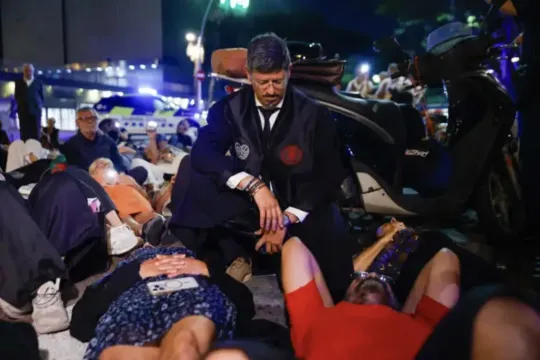 Jurists for Palestine gather around 200 people outside Israeli consulate in Barcelona