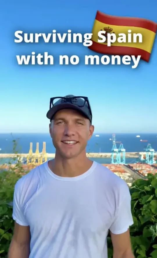American traveller lands in Barcelona with €0 and plans to survive using only his guitar