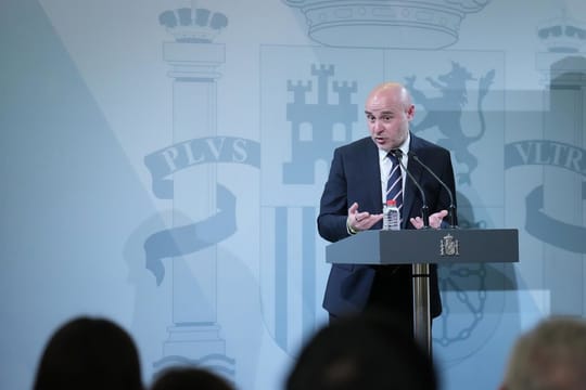 Government Delegate in Catalonia Carlos Prieto speaking at a press conference