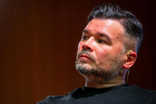 Gabriel Rufián, spokesperson for Esquerra Republicana de Catalunya (ERC), speaking at a political event.