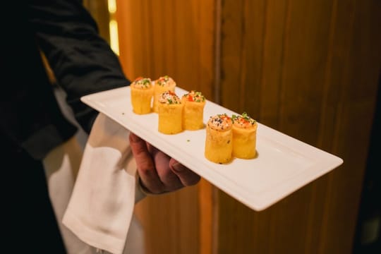 Interior of Taverna del Clínic restaurant with tables and a modern, welcoming atmosphere.