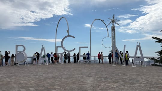 Tibidabo Hosts First Festival of Letters, Unveils New Barcelona Sign