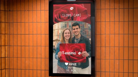 TMB Brings Back 'Love Cam' for Sant Jordi at Diagonal Station
