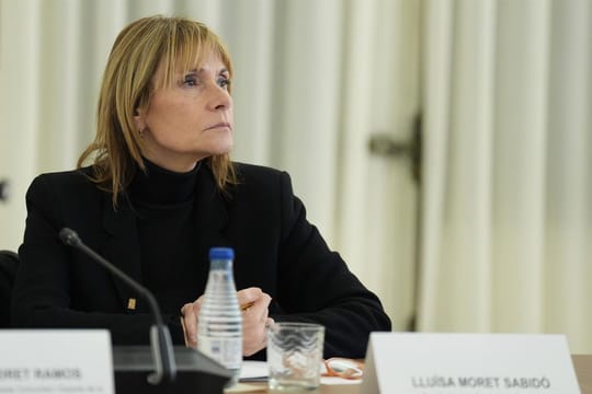 Lluïsa Moret, President of the Diputació de Barcelona, speaking at a podium with a microphone.