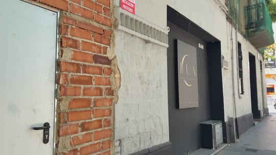 The building at Carrer de Sants 443-445, formerly occupied by Mami nightclub, in Barcelona's Sants-Montjuïc district.