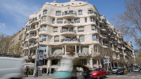People experiencing the La Pedrera Night Experience, with colourful projections on Gaudí's architecture.