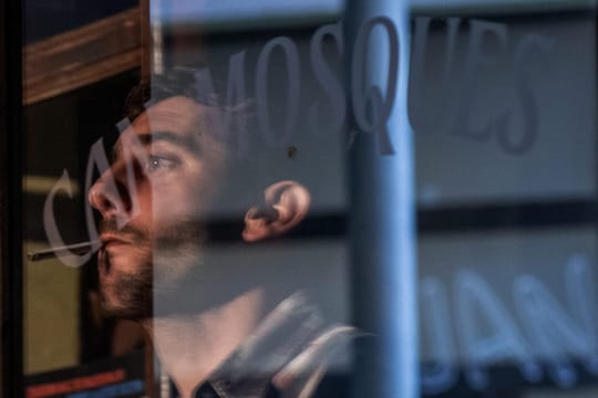 Actor reflected in the window of Can Mosques, the fictional restaurant in Ravalejar, the HBO Max series based on the Can Lluis eviction
