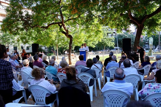 Daniel Sirera, leader of the Partit Popular in Barcelona, speaks at a pre-campaign event in Sarrià-Sant Gervasi.