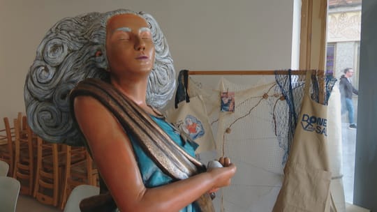 La Salina, a newly unveiled female figurehead with a compass rose and salt, representing the Dones amb Sal association.