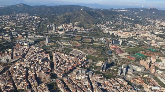 Architectural rendering of the future Hospital Clínic building in L'Hospitalet de Llobregat, showing modern design and green 