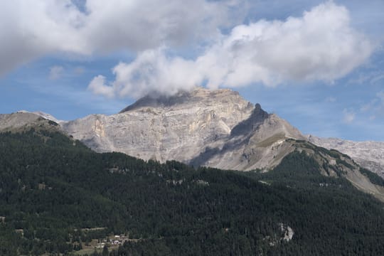 Barcelona castellers raise tower at 3,454m in Swiss Alps