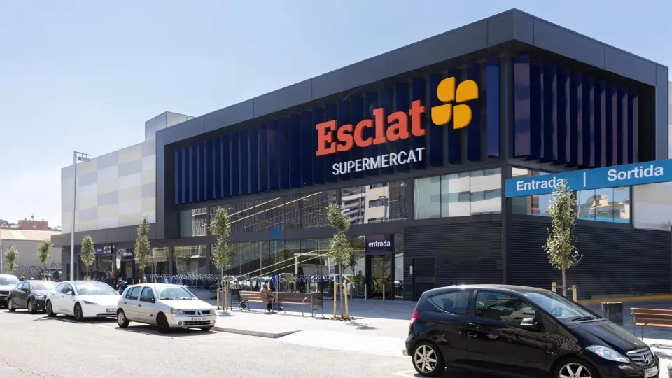 New Esclat Supermarket Boosts Badalona’s Gorg District