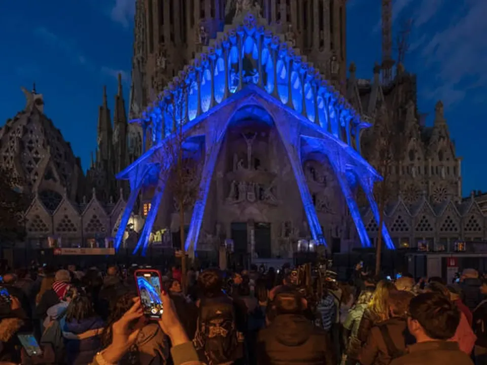 Sagrada Familia to Host Free Holy Week Light Show