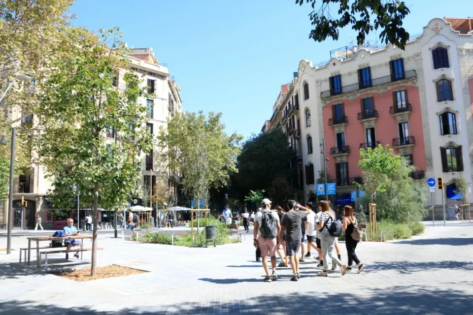 Balmes Street Enters Final Phase, Loses Traffic Lane