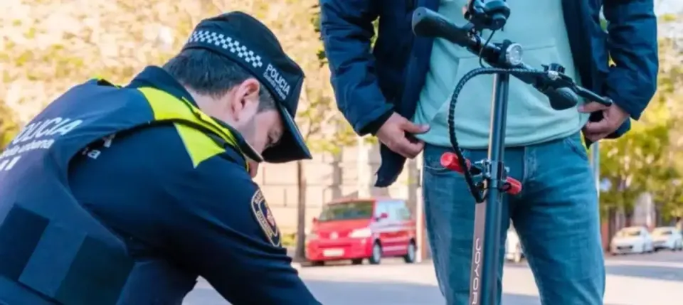 Minor on E-scooter Arrested for Snatching Phones in Barcelon