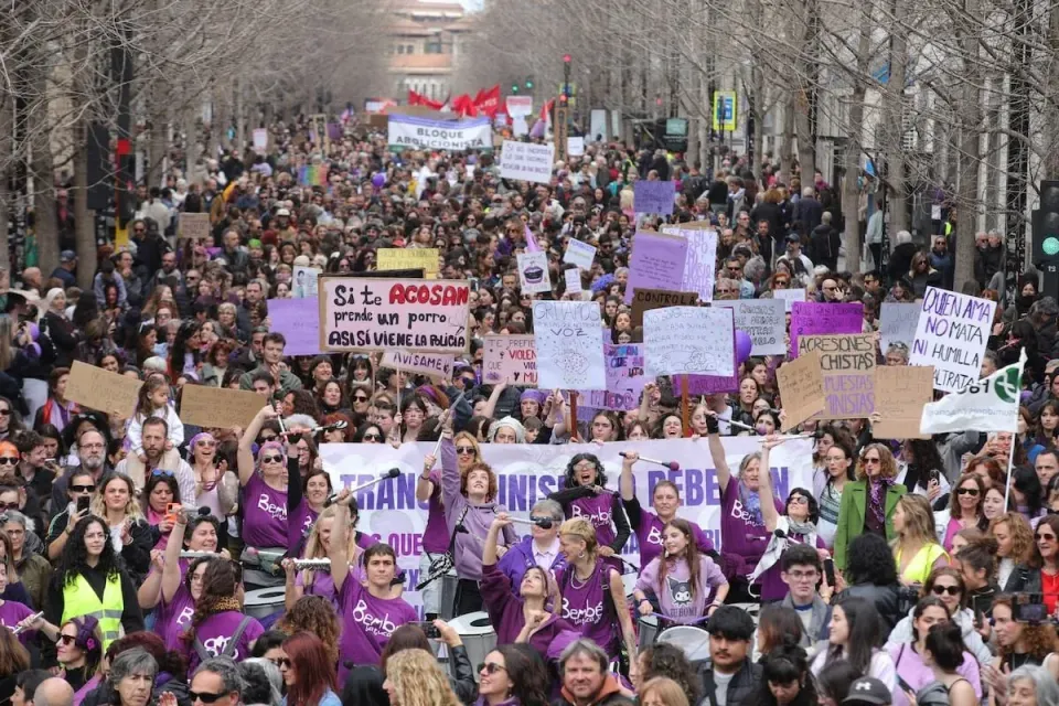 Barcelona’s 8M Marches Draw Thousands Against War, Fascism