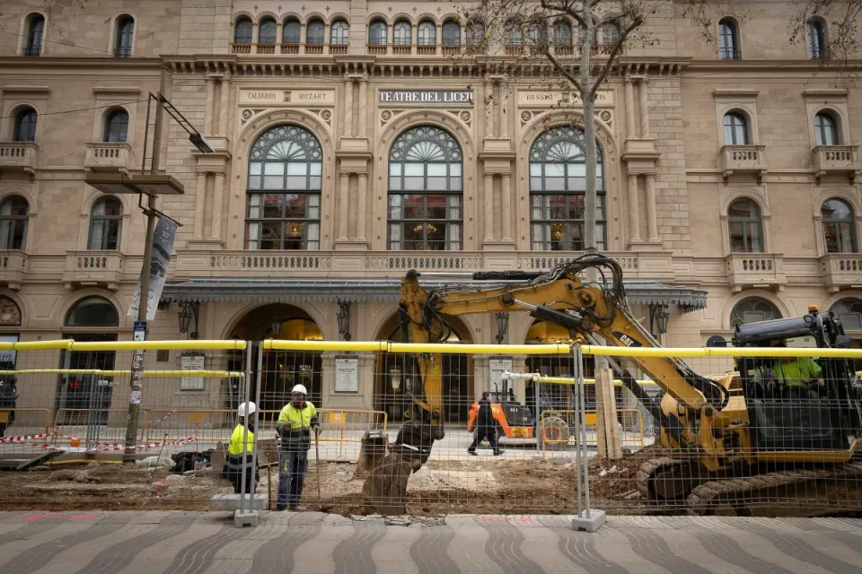 Barcelona Posts €51.8m Surplus, Cuts Debt in 2025 Budget